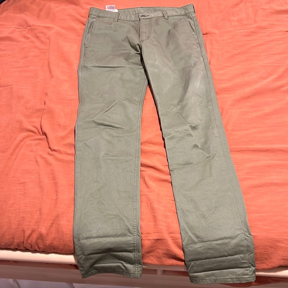 Levi’s Army Green Chinos 33x34